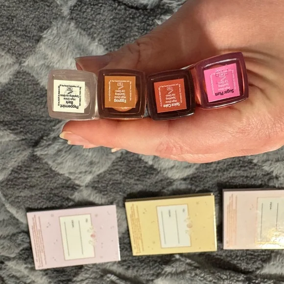 Too Faced Holiday Makeup Bundle - Picture 7 of 8